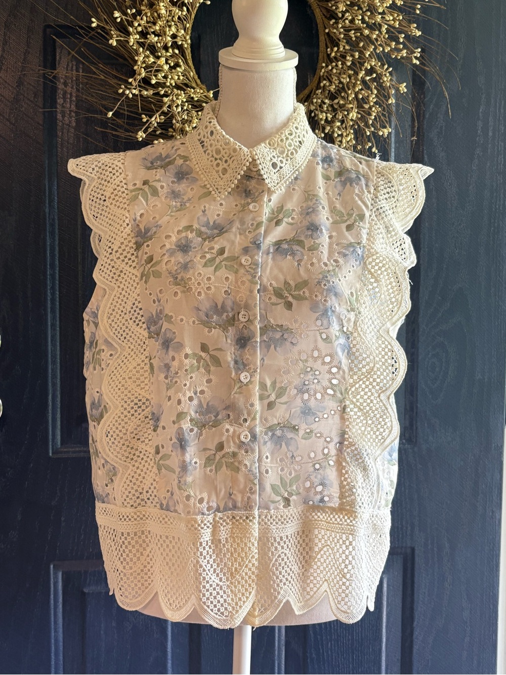 Ultra Pink Cream Eyelet Lace Floral Sleeveless Blouse with Blue Floral size L